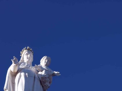 Der Mob köpft Statuen – er meint uns